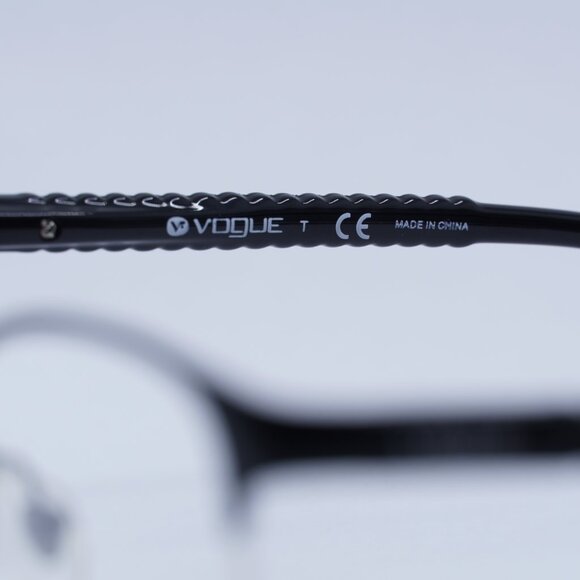 🕶️ New Vogue VO3998 352 Eyeglasses - Black/Silver Frame 50mm - Picture 8 of 11